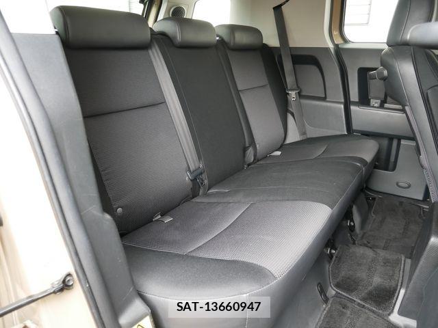Toyota FJ CRUISER 2011-06 8666151-16