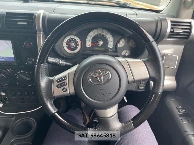 Toyota FJ CRUISER 2012-04 8742175-13