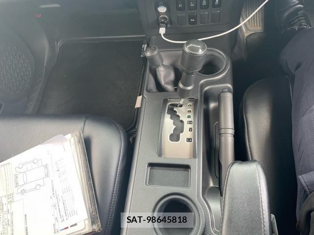 Toyota FJ CRUISER 2012-04 8742175-17