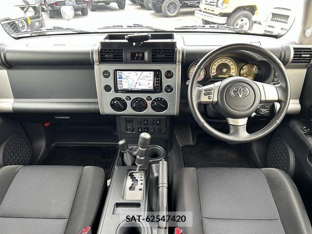 Toyota FJ CRUISER 2017-05 8829085-1