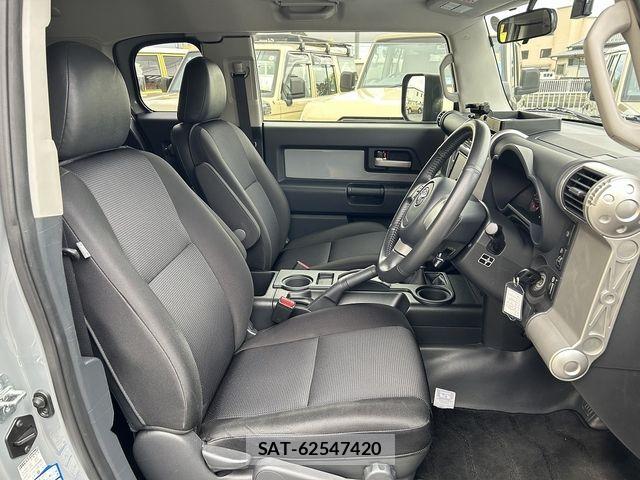 Toyota FJ CRUISER 2017-05 8829085-6