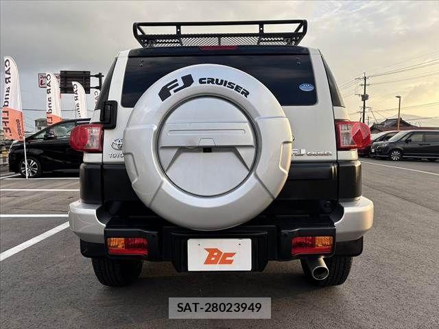 Toyota FJ CRUISER 2013-06 8829086-13