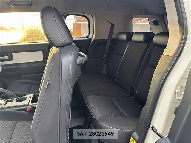 Toyota FJ CRUISER 2013-06 8829086-18