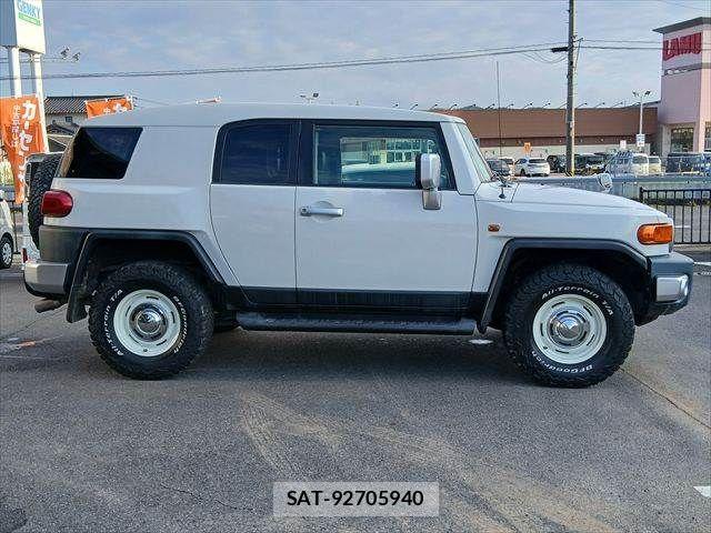Toyota FJ CRUISER 2016-11 8829087-15