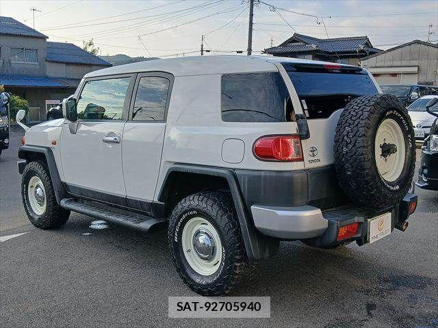Toyota FJ CRUISER 2016-11 8829087-18