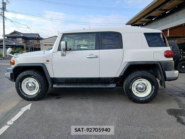 Toyota FJ CRUISER 2016-11 8829087-19