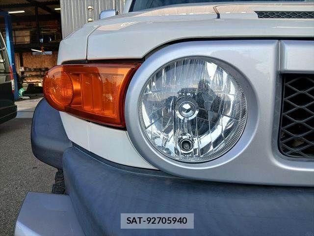 Toyota FJ CRUISER 2016-11 8829087-23
