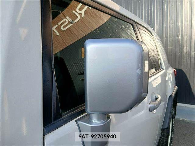 Toyota FJ CRUISER 2016-11 8829087-27