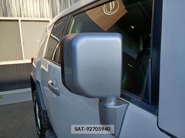 Toyota FJ CRUISER 2016-11 8829087-28
