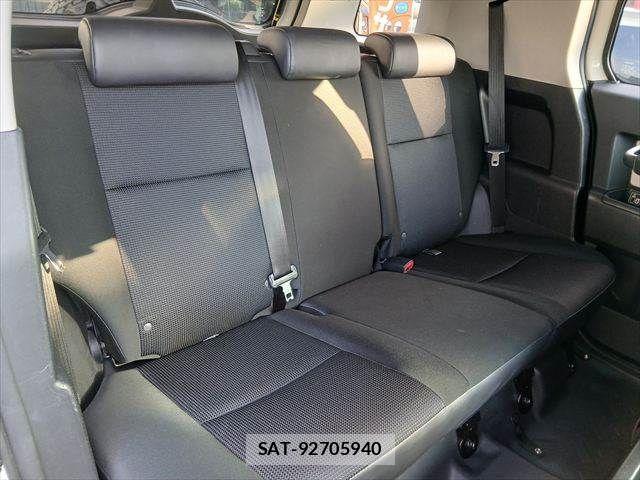 Toyota FJ CRUISER 2016-11 8829087-7