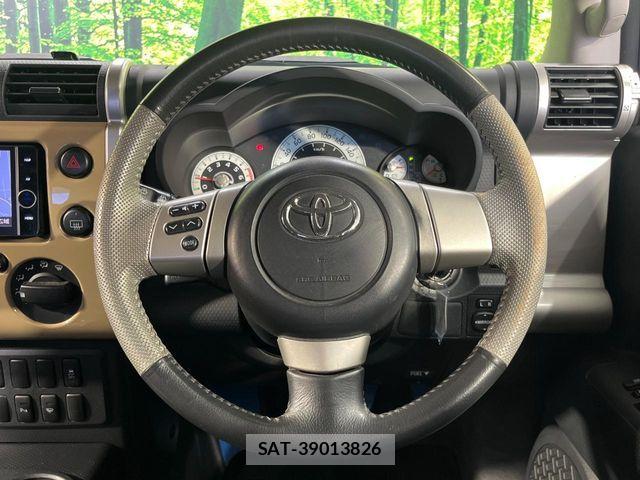 Toyota FJ CRUISER 2013-03 8849029-9