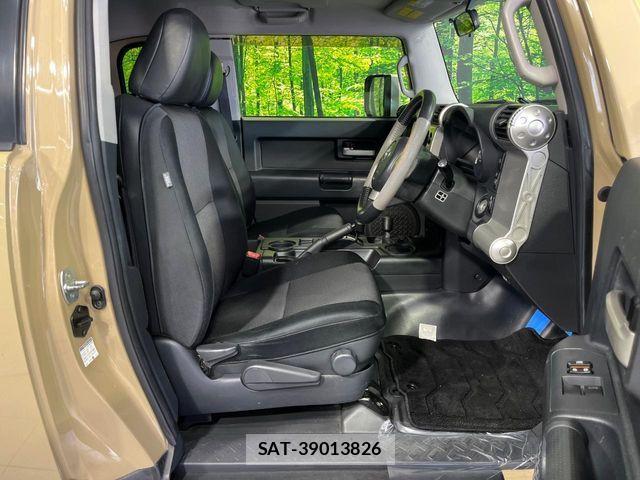 Toyota FJ CRUISER 2013-03 8849029-6