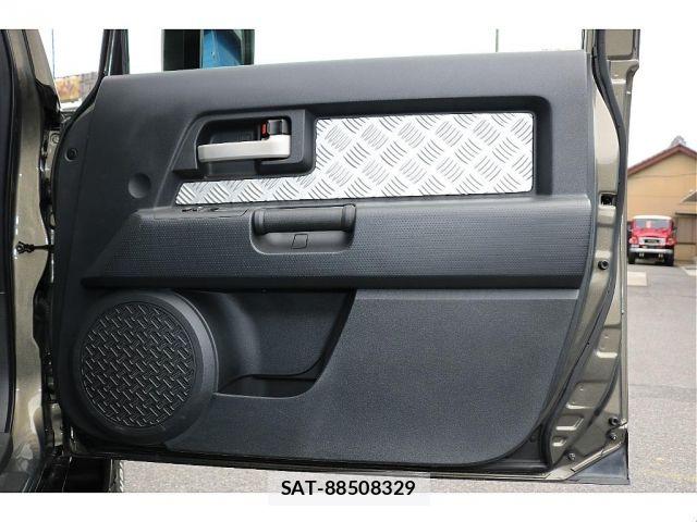 Toyota FJ CRUISER 2011-01 8849026-15