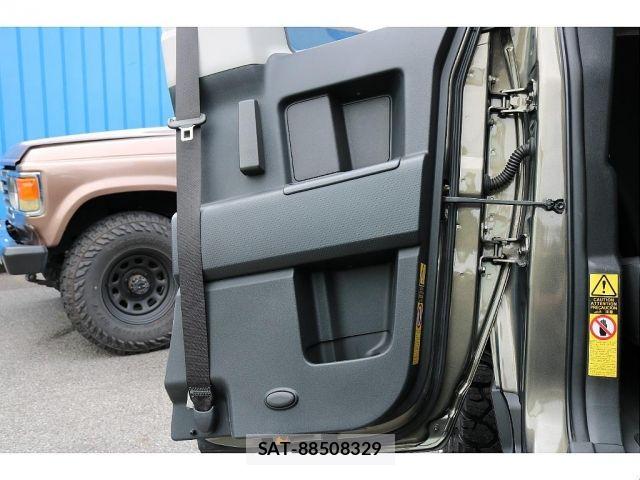 Toyota FJ CRUISER 2011-01 8849026-16
