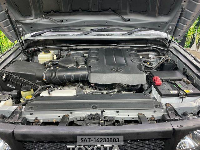 Toyota FJ CRUISER 2012-09 8849028-17