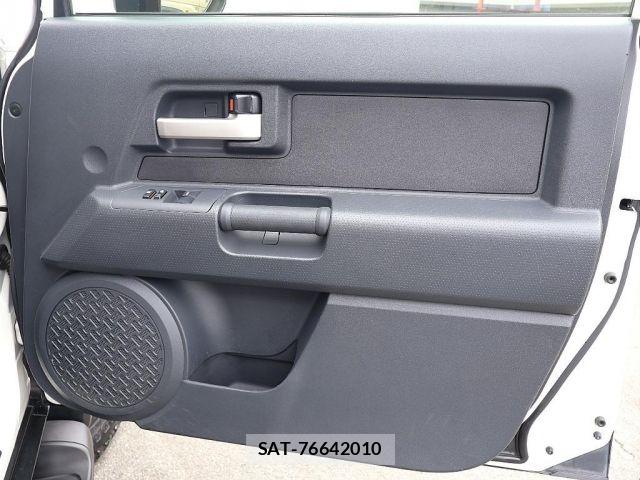 Toyota FJ CRUISER 2013-01 8871010-13