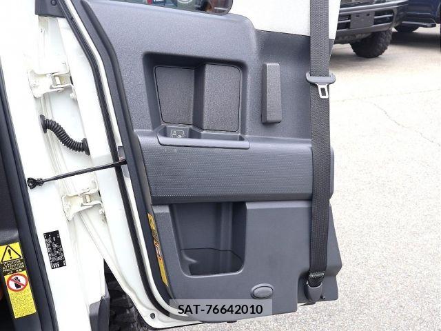 Toyota FJ CRUISER 2013-01 8871010-16