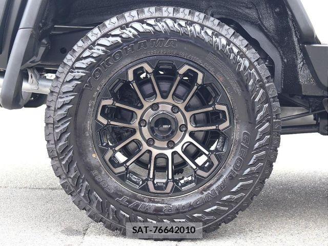 Toyota FJ CRUISER 2013-01 8871010-2