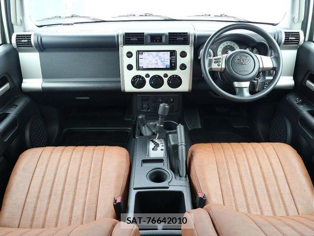 Toyota FJ CRUISER 2013-01 8871010-3