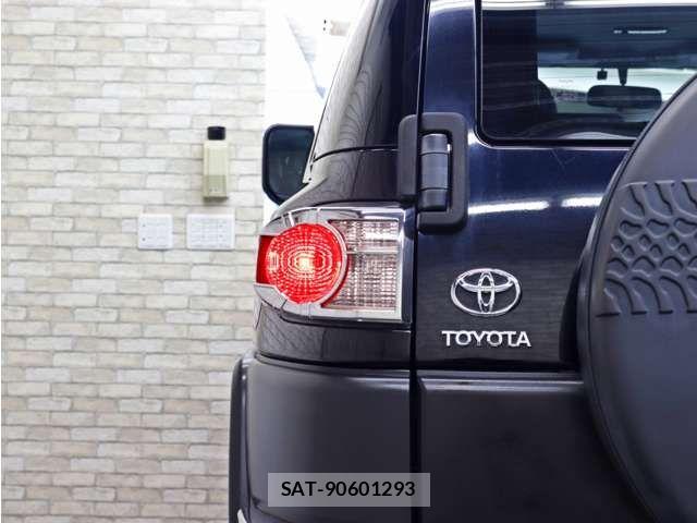 Toyota FJ CRUISER 2012-11 8871008-17
