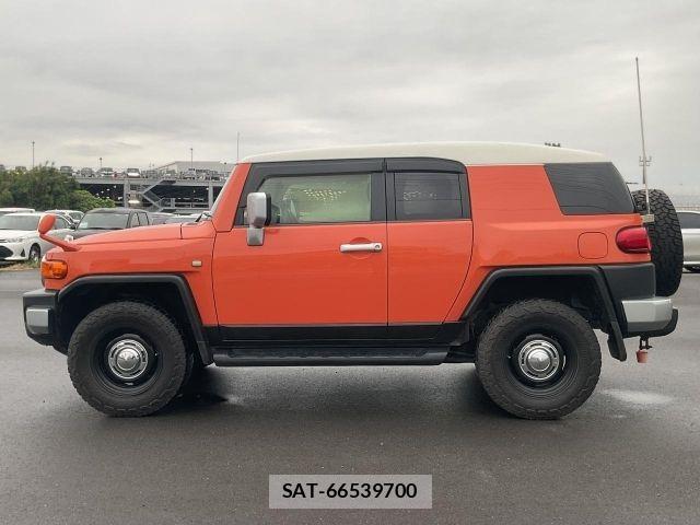 Toyota FJ CRUISER 2012-11 8879788-15