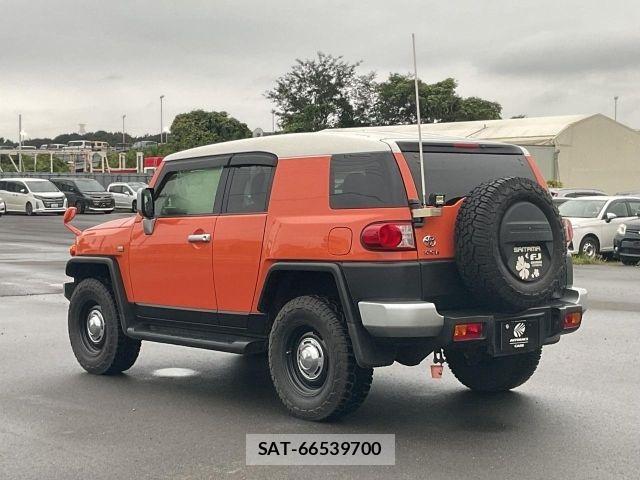 Toyota FJ CRUISER 2012-11 8879788-17