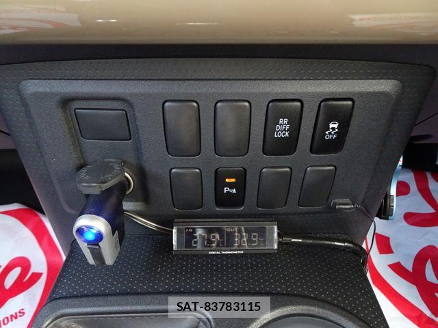 Toyota FJ CRUISER 2012-01 8883626-28