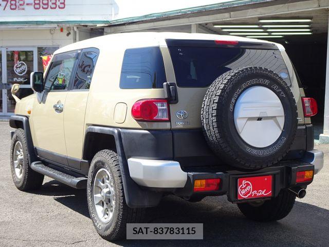 Toyota FJ CRUISER 2012-01 8883626-4