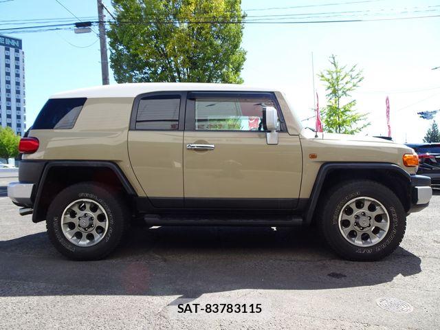 Toyota FJ CRUISER 2012-01 8883626-7