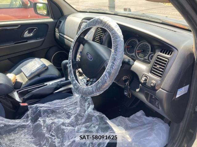 Ford Japan ESCAPE 2011-08 8561941-13