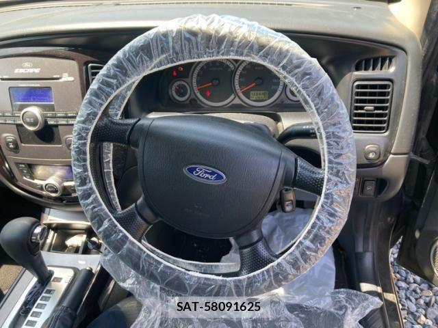 Ford Japan ESCAPE 2011-08 8561941-14