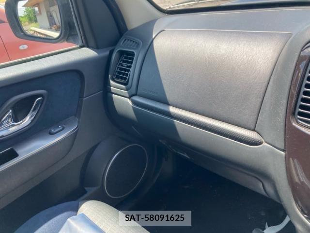 Ford Japan ESCAPE 2011-08 8561941-19
