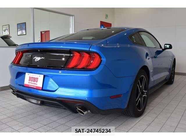 Ford MUSTANG 2023-01 1346842-6