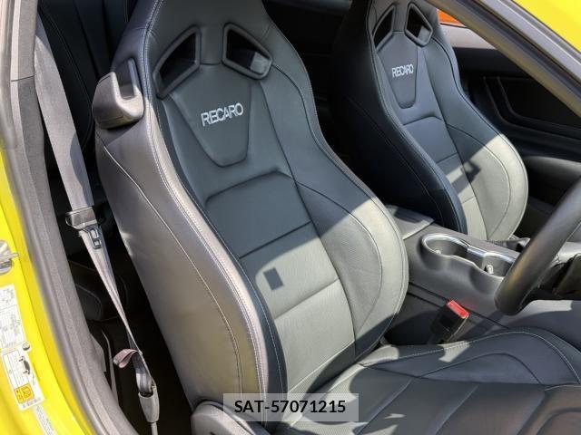Ford MUSTANG 2023-09 4592335-6