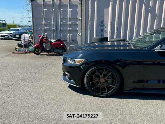 Ford MUSTANG 2015-01 8354511-9