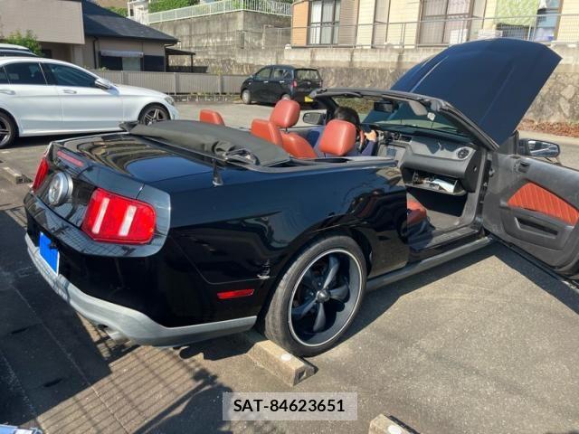 Ford MUSTANG 2013-12 8365979-2
