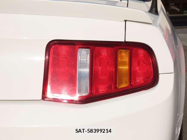 Ford MUSTANG 2012-07 1354199-18