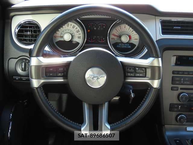 Ford MUSTANG 2010-01 1354198-9