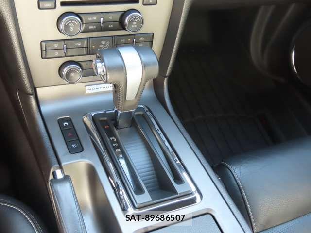 Ford MUSTANG 2010-01 1354198-13