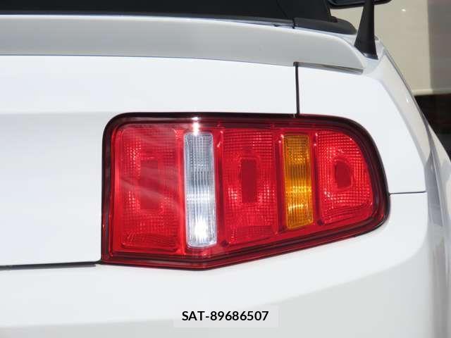 Ford MUSTANG 2010-01 1354198-18