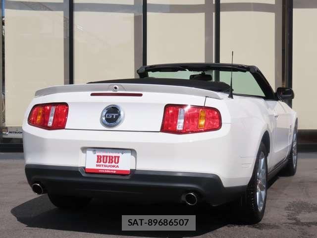 Ford MUSTANG 2010-01 1354198-2