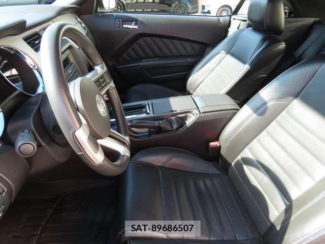 Ford MUSTANG 2010-01 1354198-3