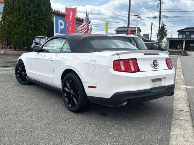 Ford MUSTANG 2012-01 1463287-6