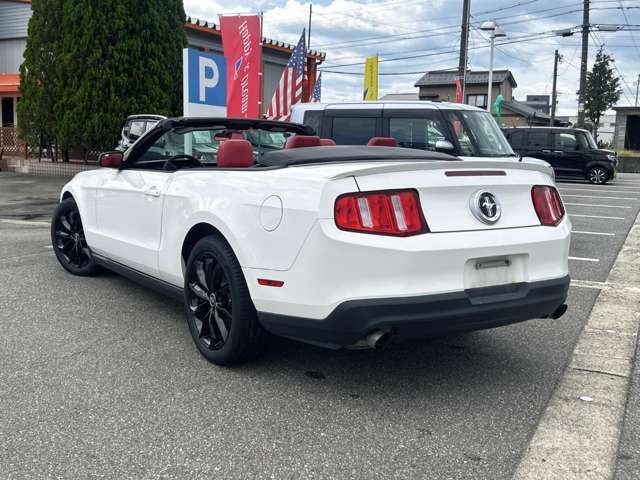 Ford MUSTANG 2012-01 1463287-12