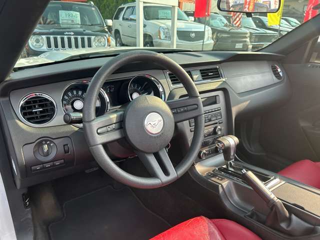 Ford MUSTANG 2012-01 1463287-13