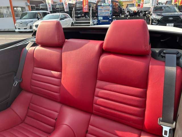 Ford MUSTANG 2012-01 1463287-16