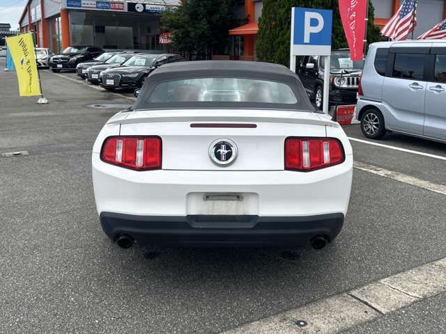 Ford MUSTANG 2012-01 1463287-5