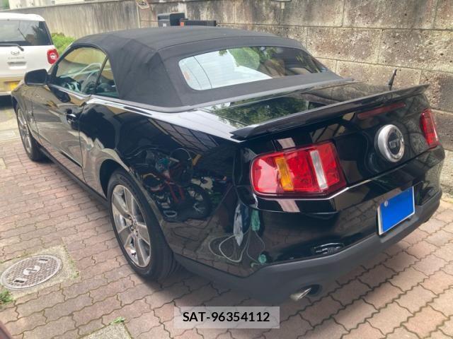 Ford MUSTANG 2011-08 7357801-2