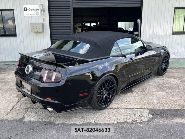 Ford MUSTANG 2013-06 8626821-2
