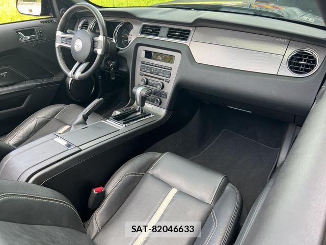Ford MUSTANG 2013-06 8626821-6